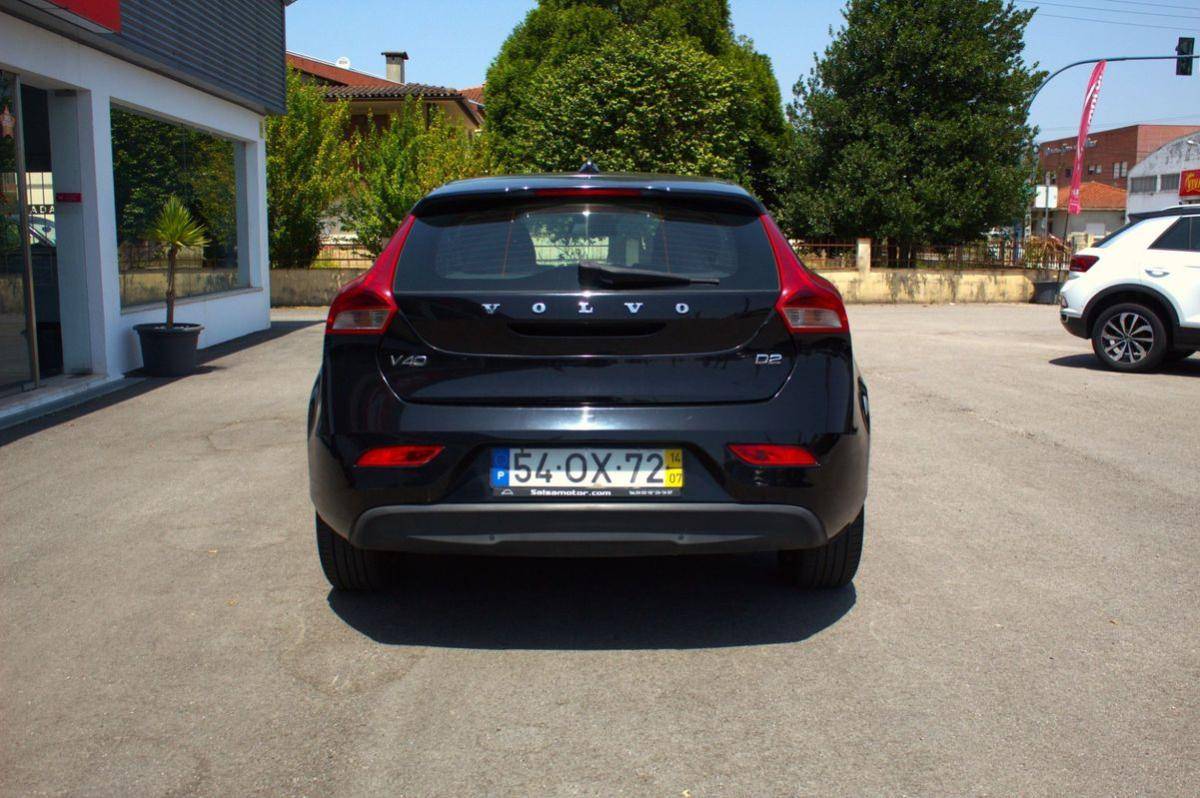 volvo-v40-2014-diesel-1560cc
