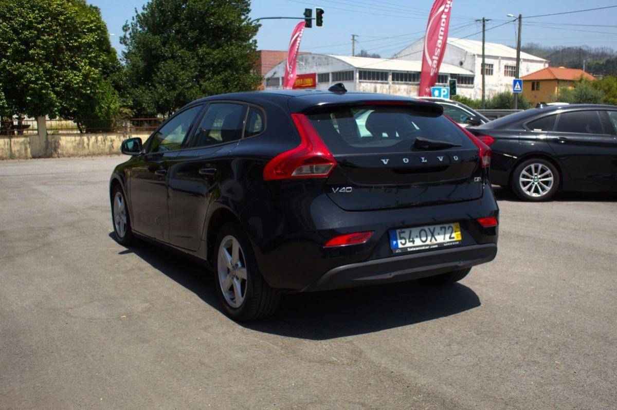 volvo-v40-2014-diesel-1560cc