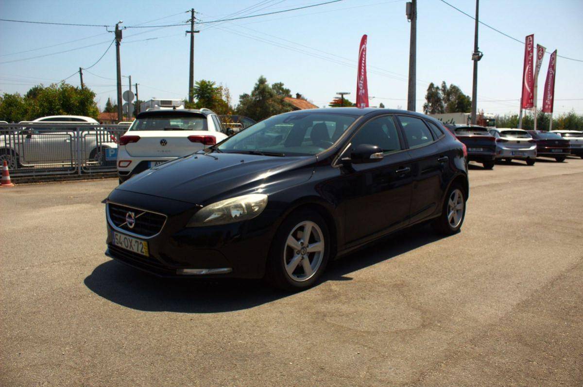 volvo-v40-2014-diesel-1560cc