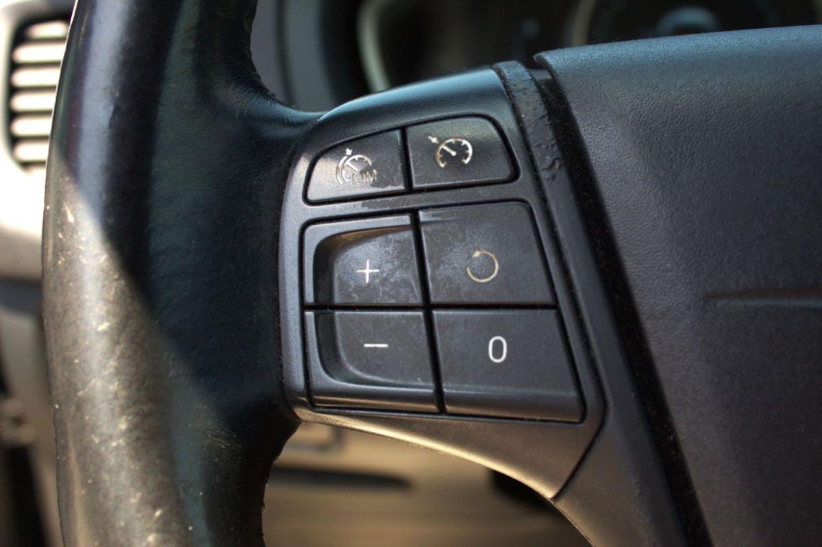 volvo-v40-2014-diesel-1560cc