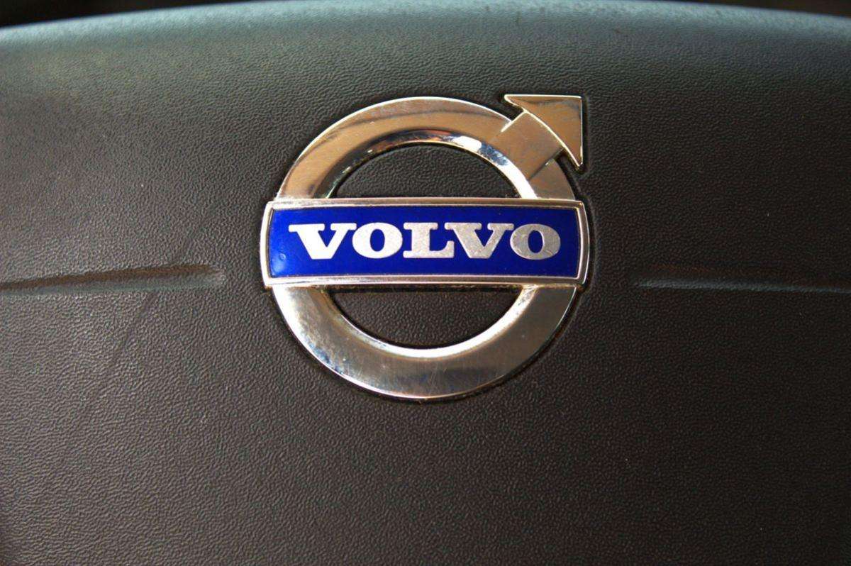 volvo-v40-2014-diesel-1560cc