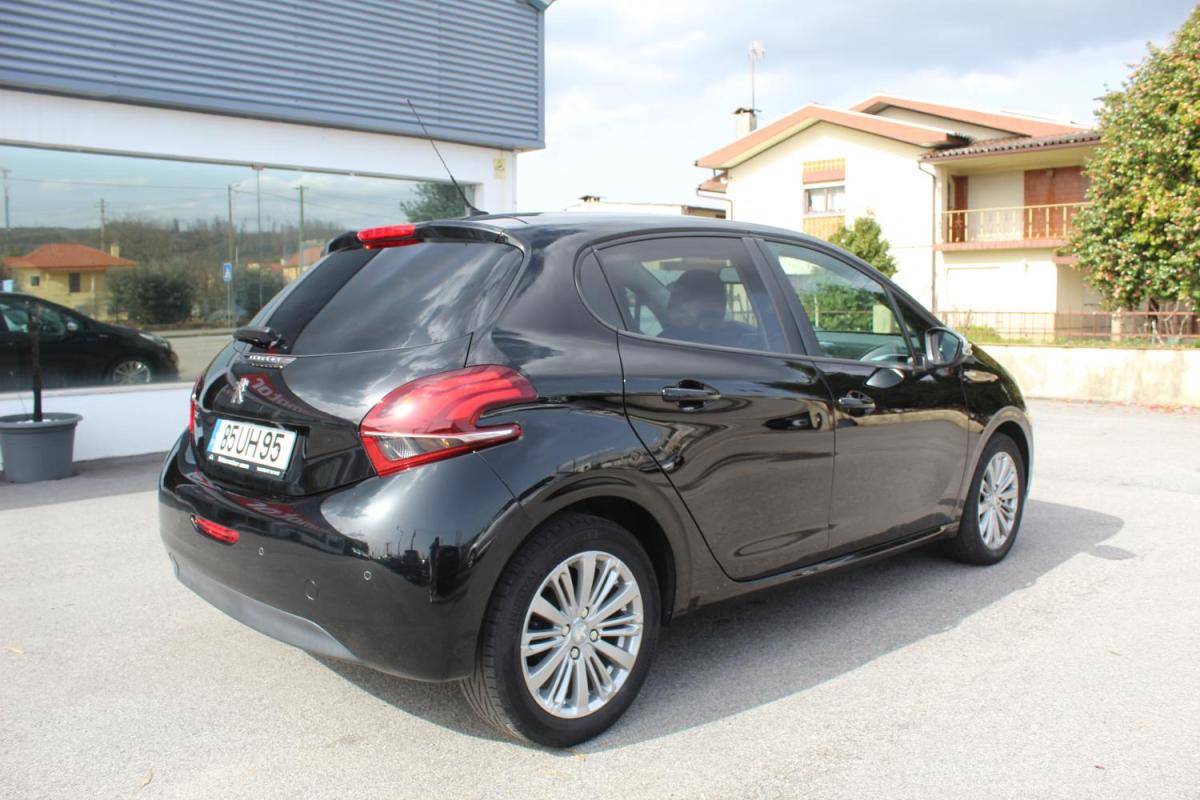 peugeot-208-2018-diesel-1560cc