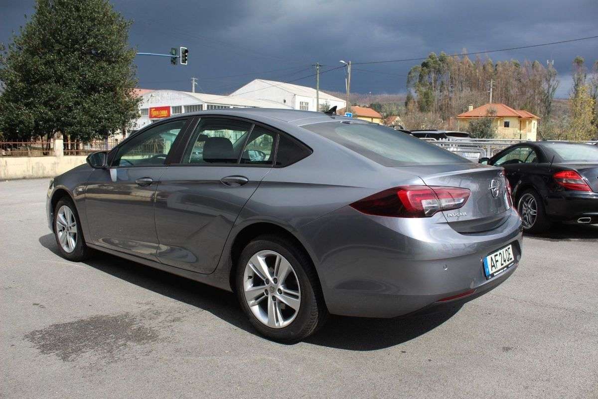 opel-insignia-grand-sport-2021-diesel-1496cc