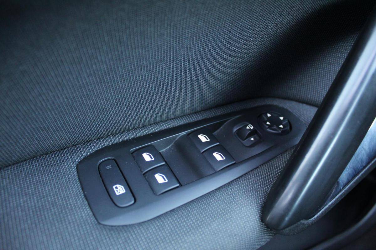 peugeot-308-sw-2019-diesel-1499cc