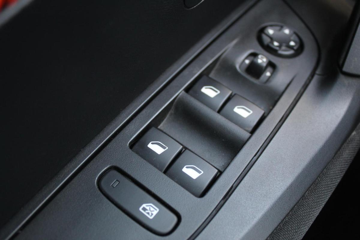 peugeot-2008-2021-diesel-1499cc