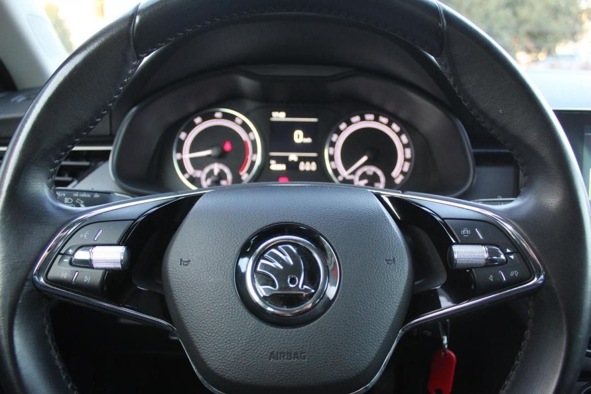 skoda-scala-2023-gasolina-999cc