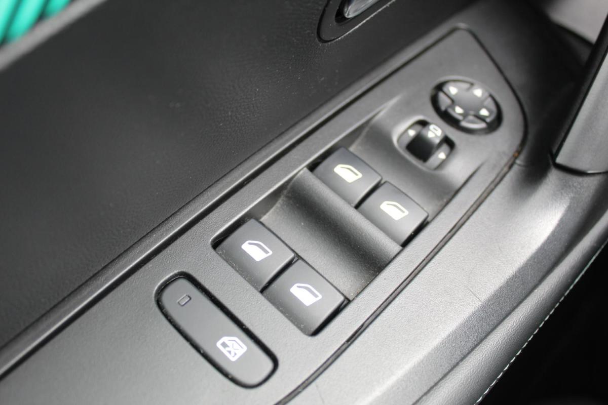 peugeot-2008-2021-diesel-1499cc