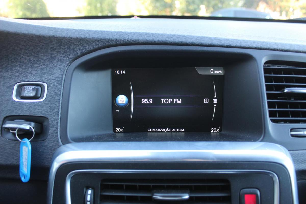 volvo-v60-2014-diesel-1560cc