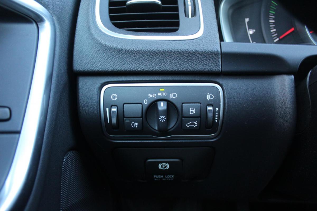 volvo-v60-2014-diesel-1560cc