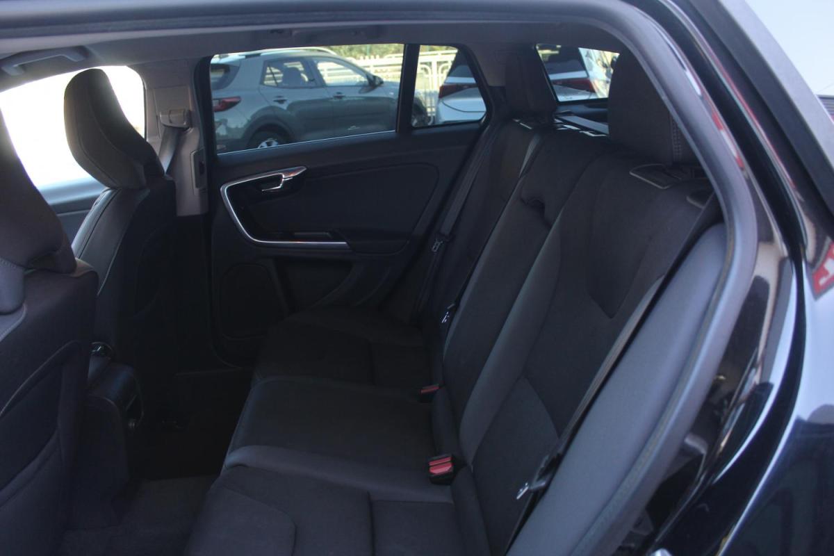 volvo-v60-2014-diesel-1560cc