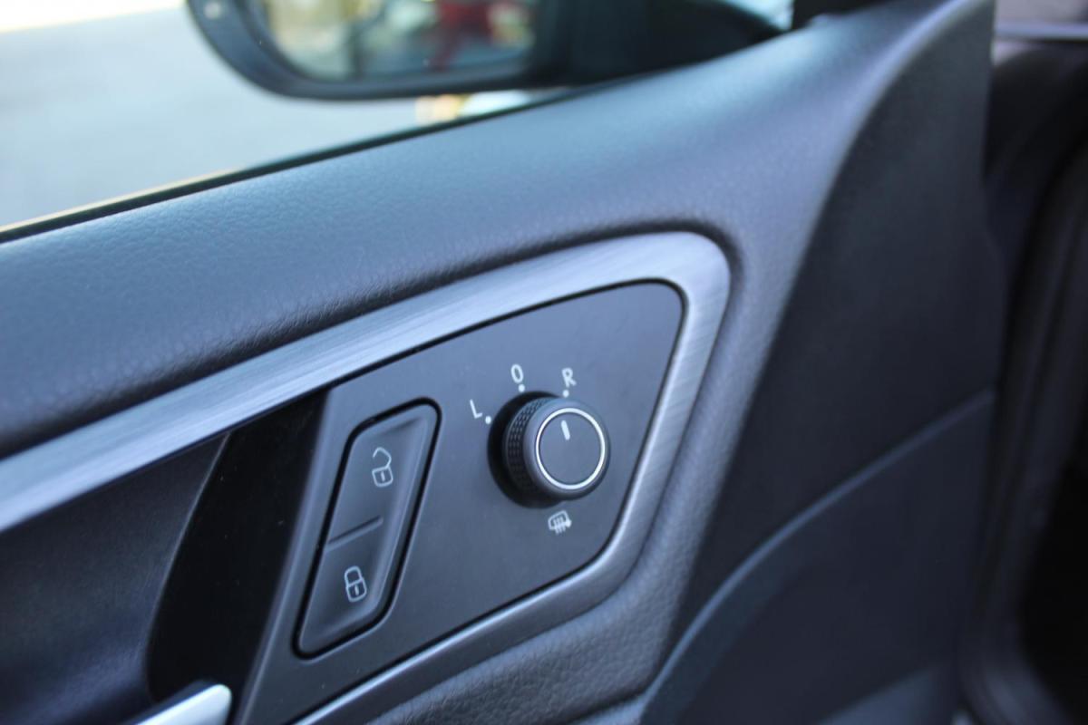 volkswagen-golf-variant-2019-diesel-1598cc