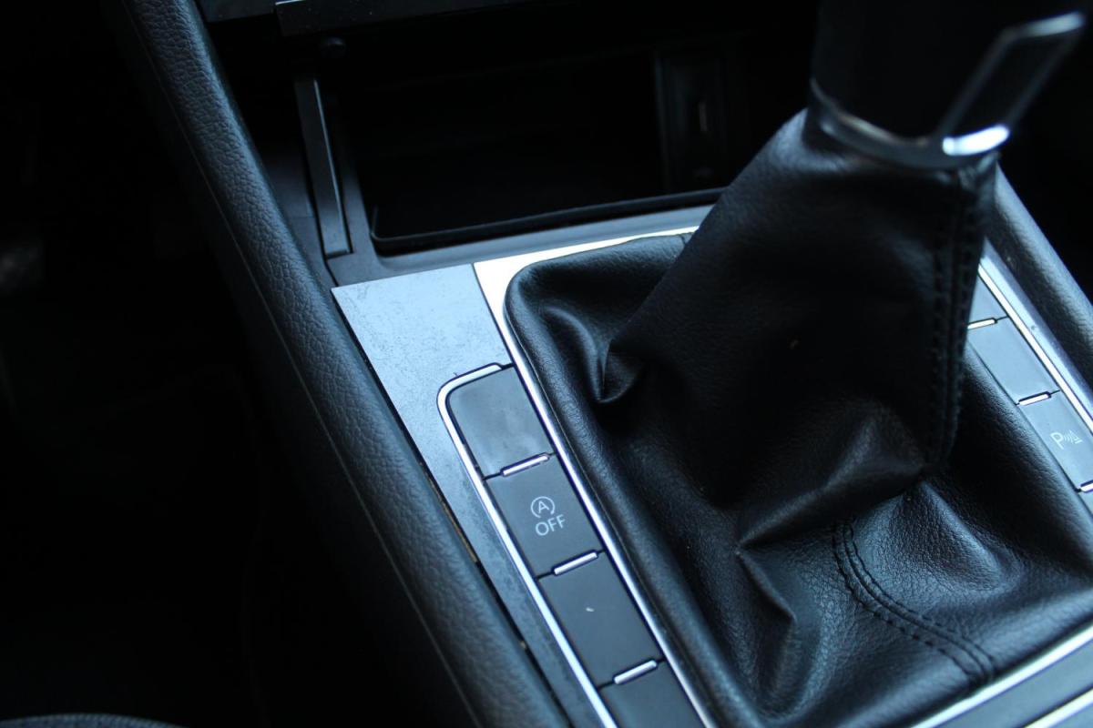 volkswagen-golf-variant-2019-diesel-1598cc