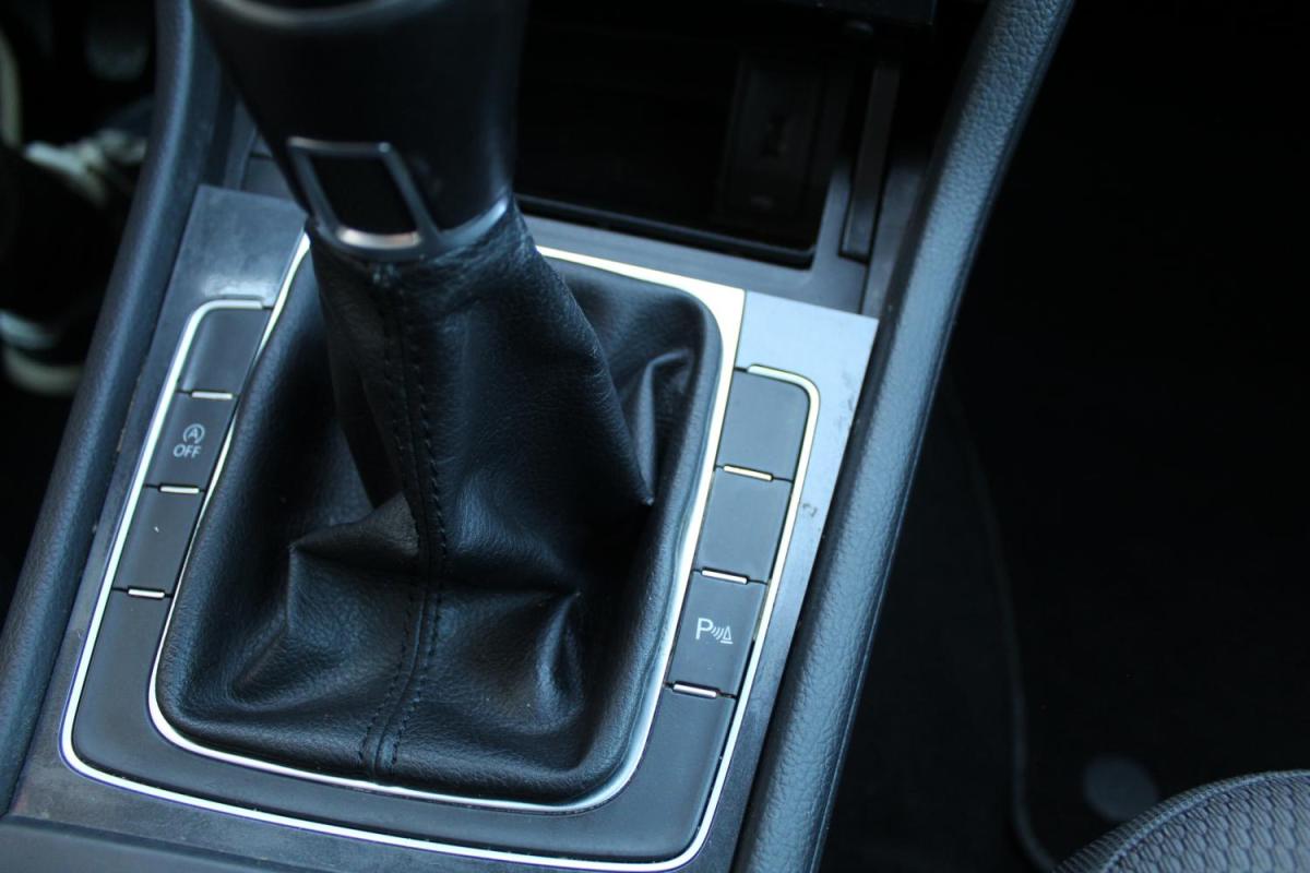 volkswagen-golf-variant-2019-diesel-1598cc