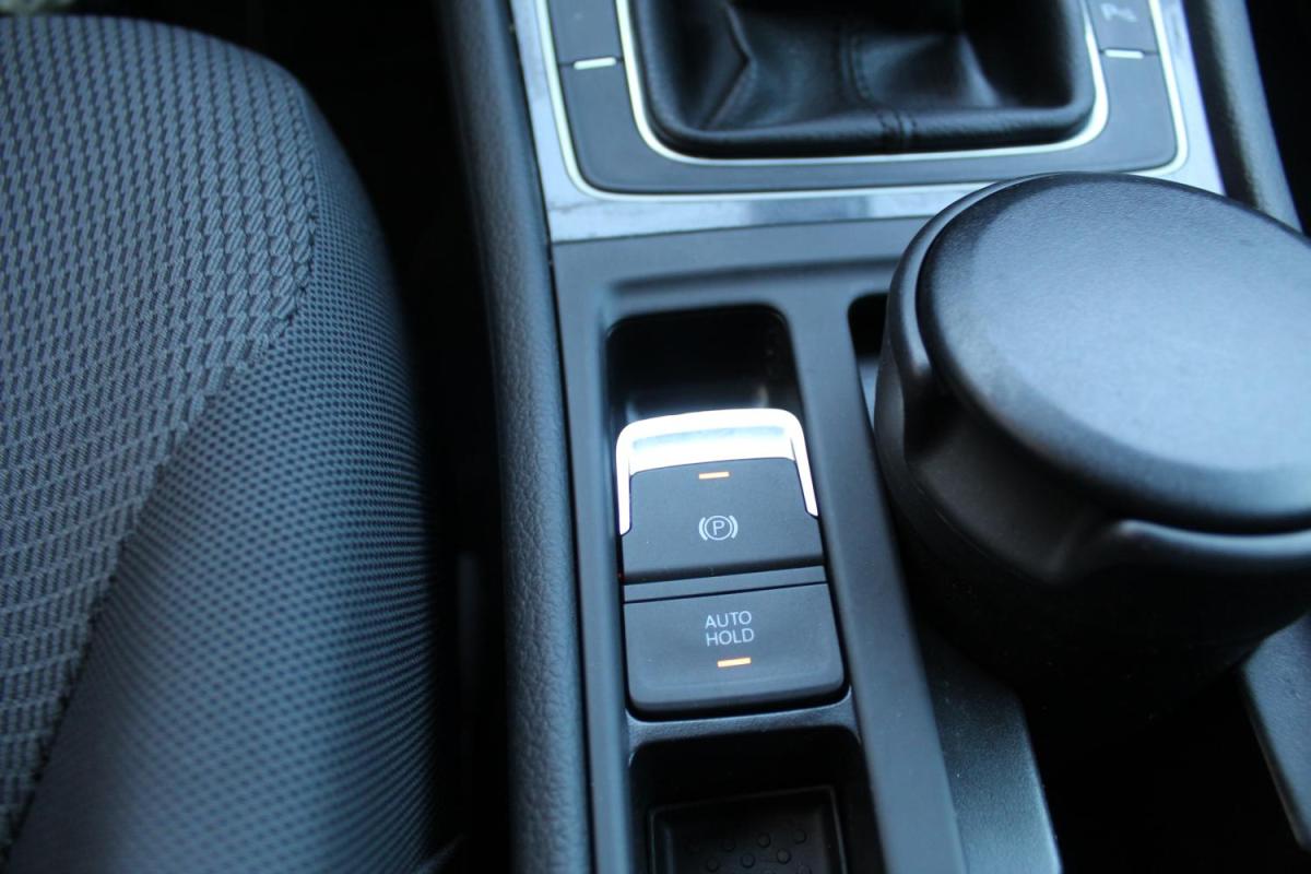 volkswagen-golf-variant-2019-diesel-1598cc
