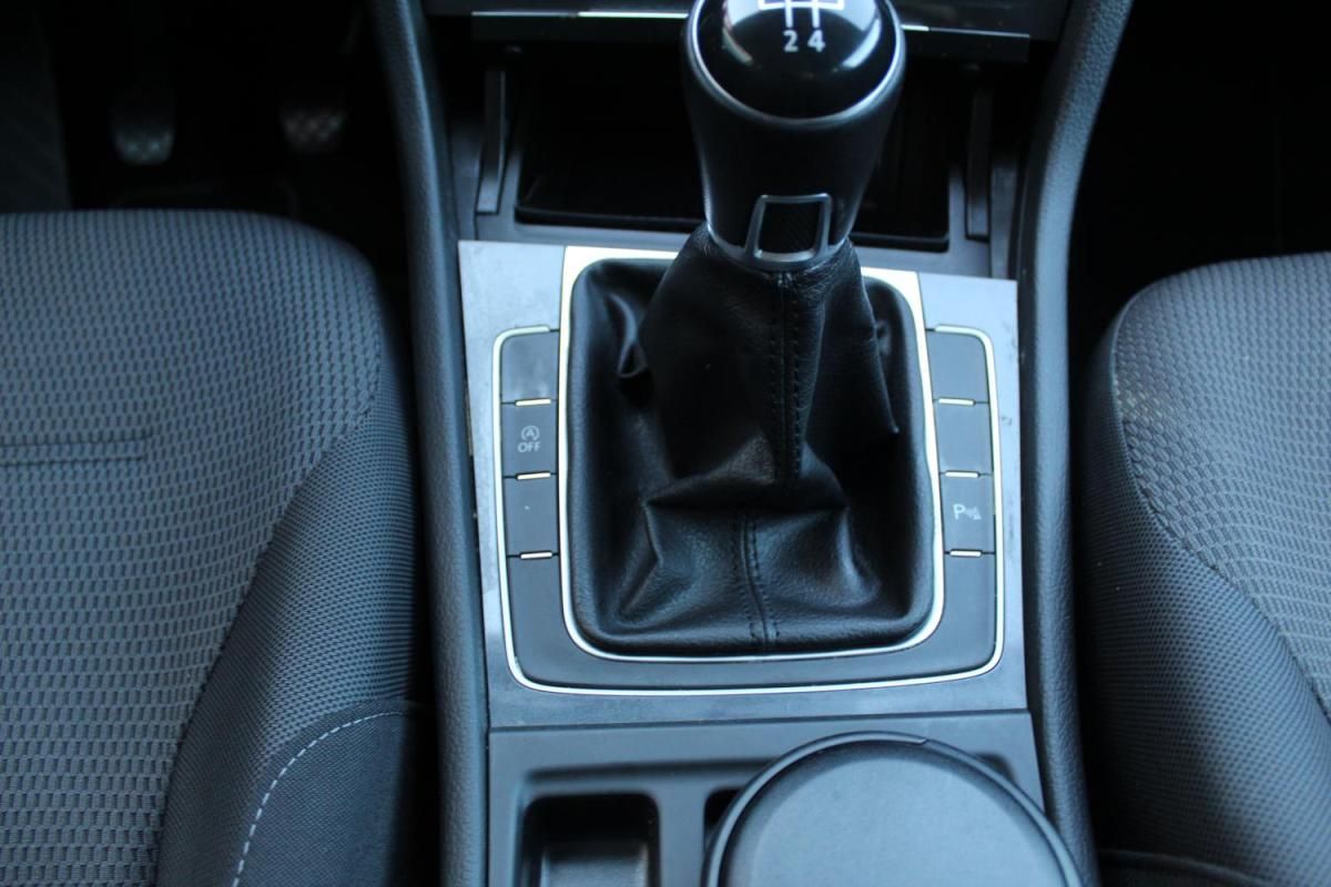 volkswagen-golf-variant-2019-diesel-1598cc