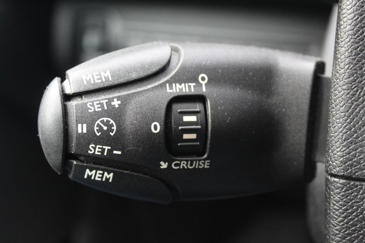 peugeot-308-sw-2015-diesel-1560cc