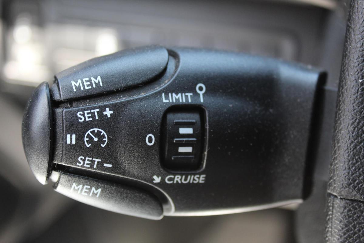 peugeot-308-sw-2017-diesel-1560cc