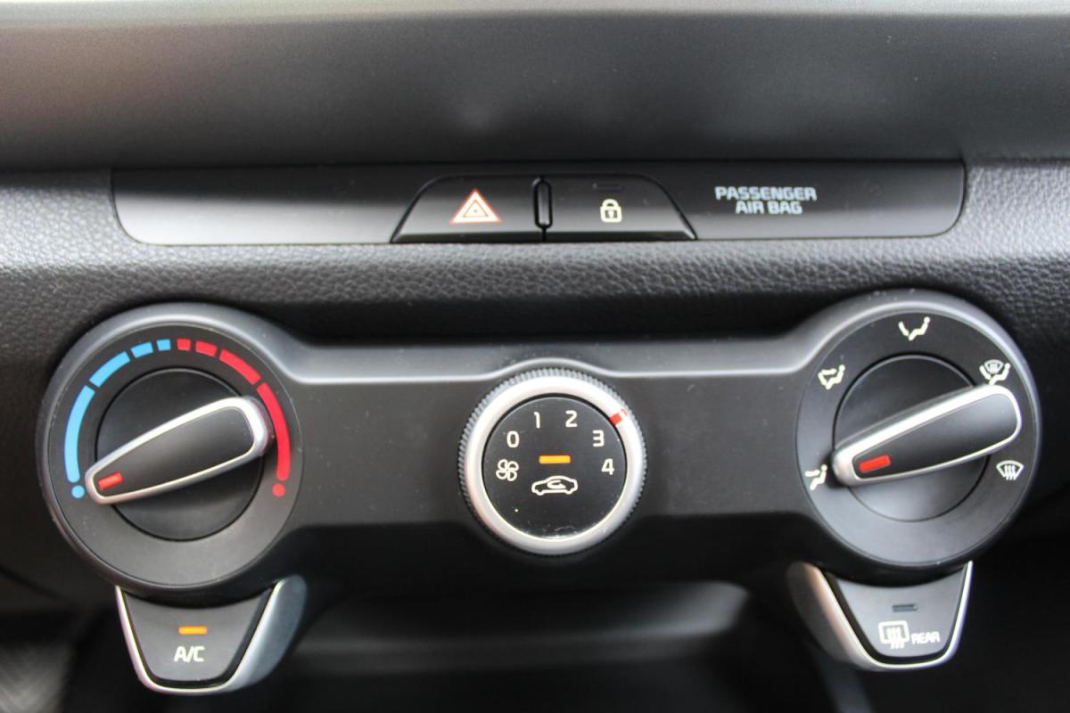 kia-stonic-2023-gasolina-1197cc