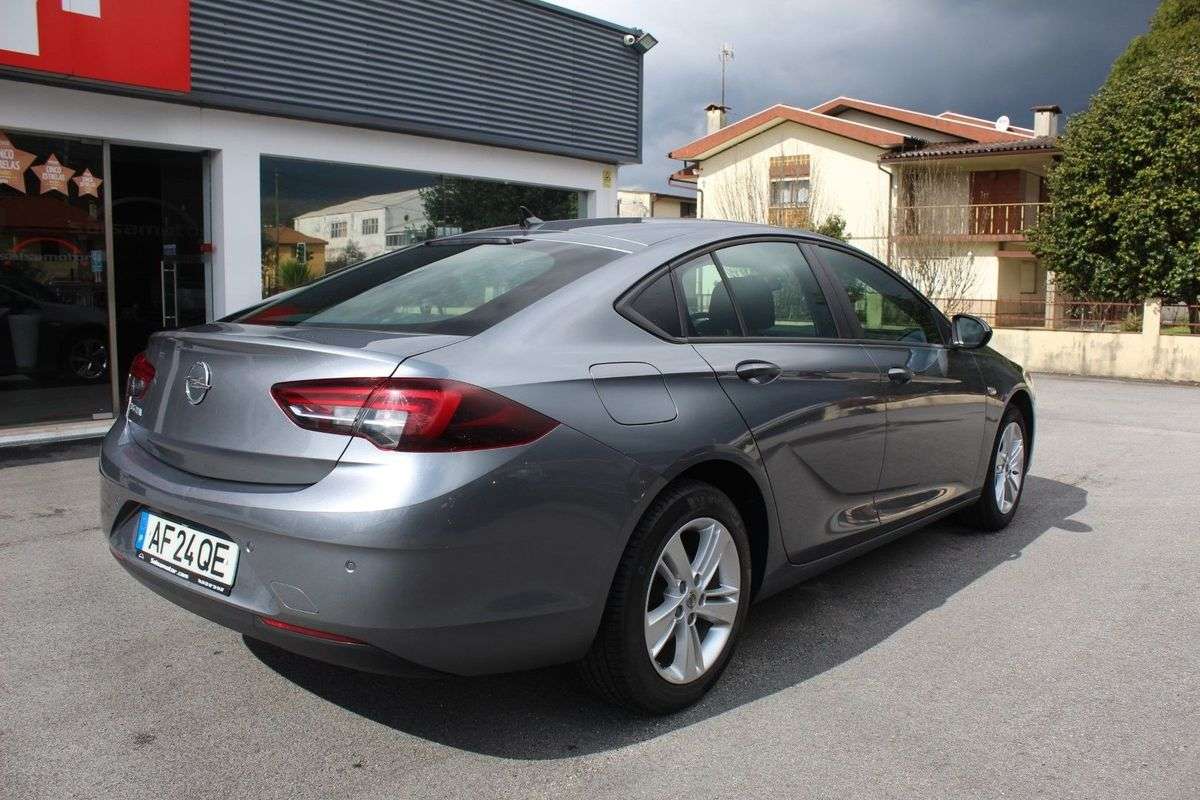 opel-insignia-grand-sport-2021-diesel-1496cc