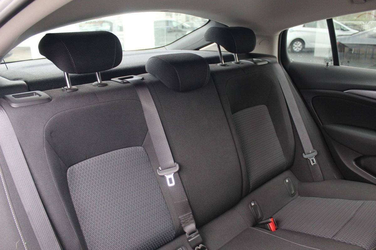 opel-insignia-grand-sport-2021-diesel-1496cc