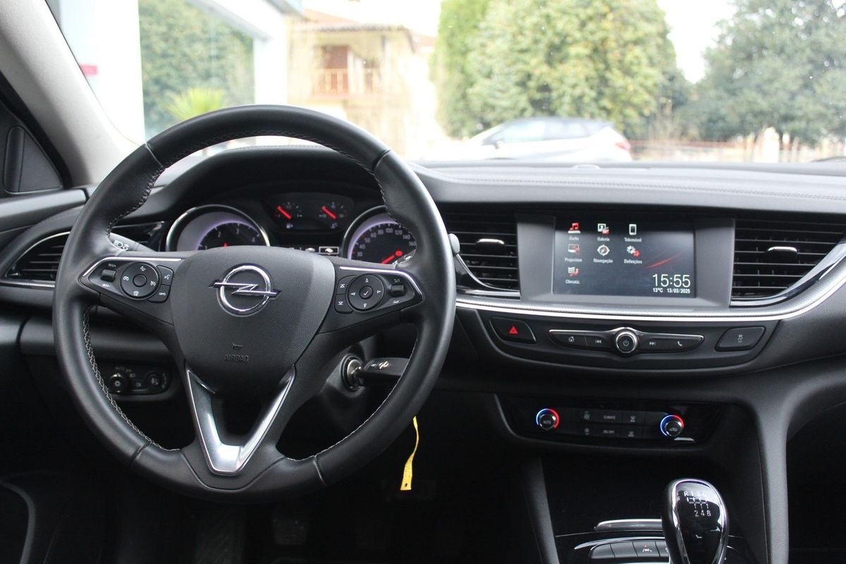 opel-insignia-grand-sport-2021-diesel-1496cc