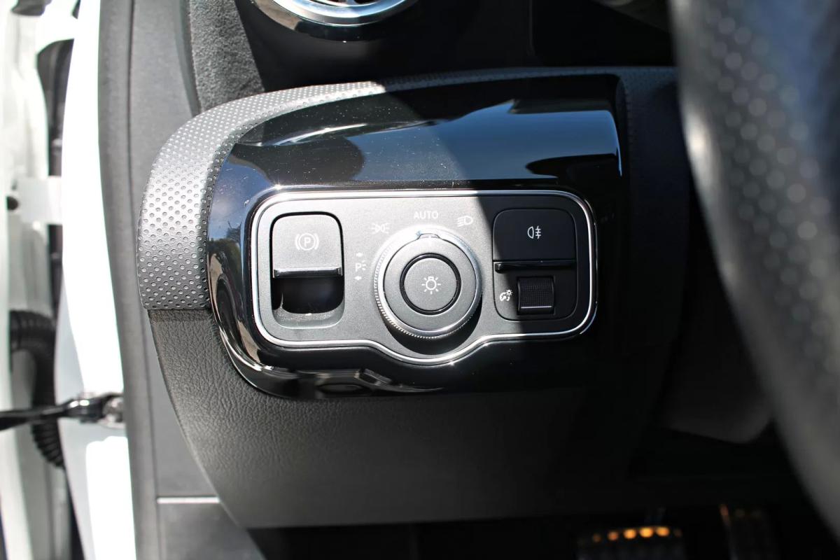 mercedes-benz-classe-a-2023-hibrido-a-gasolina-1332cc