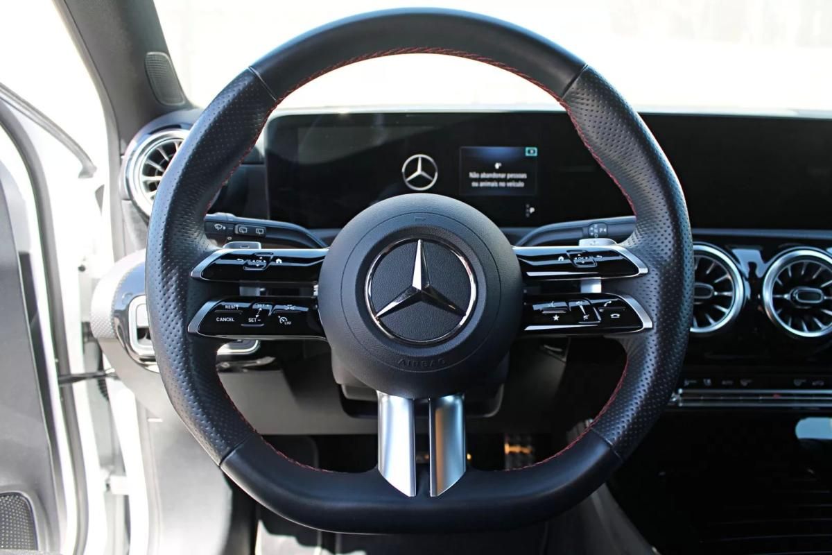 mercedes-benz-classe-a-2023-hibrido-a-gasolina-1332cc