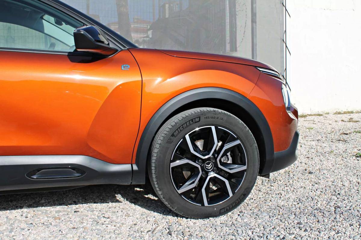 citroen-c4-2022-eletrico-200cc