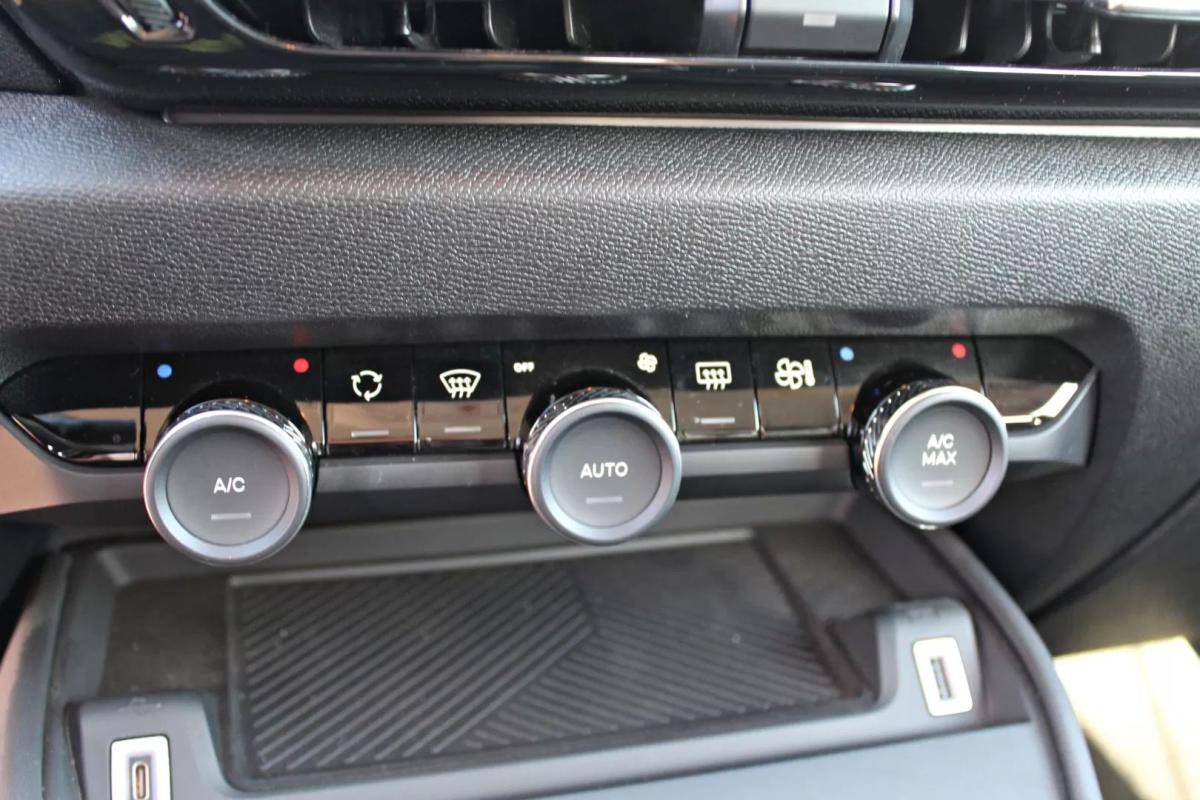 citroen-c4-2022-eletrico-200cc