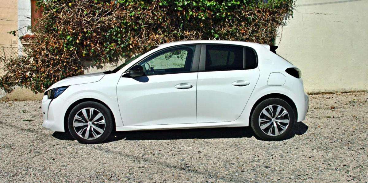 peugeot-208-2023-diesel-1499cc