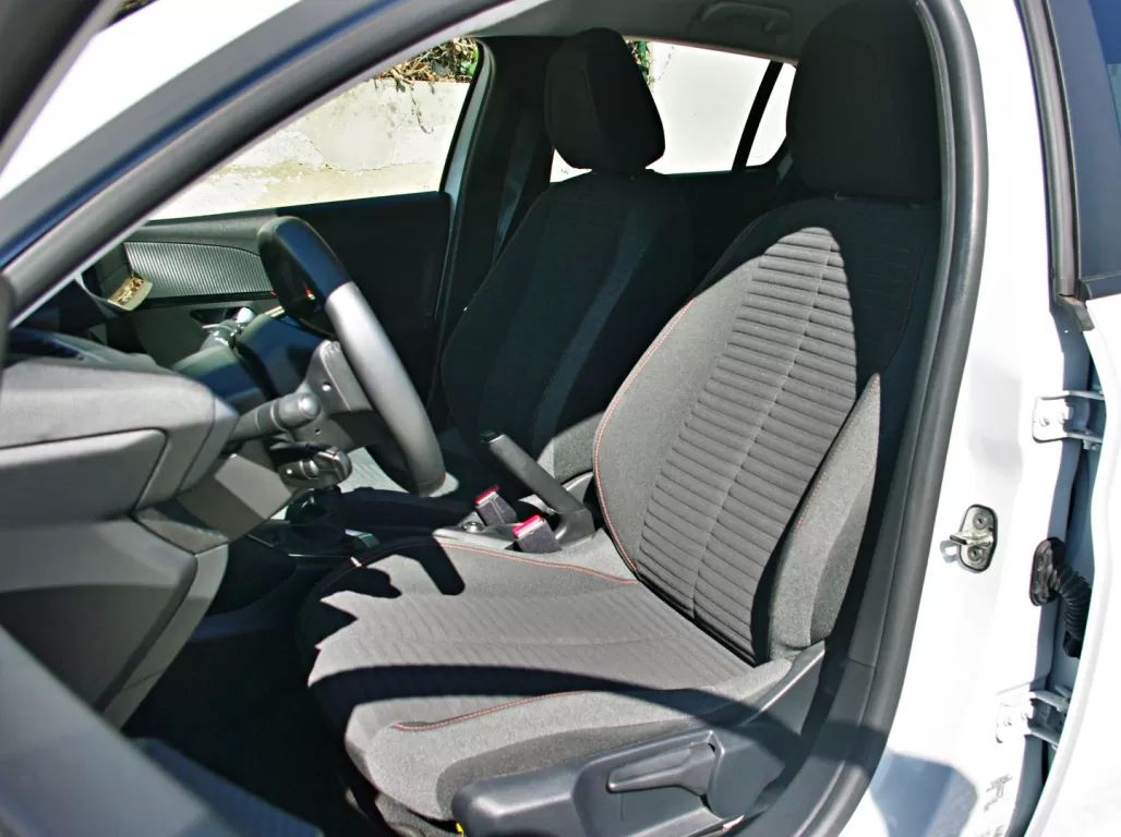 peugeot-208-2023-diesel-1499cc