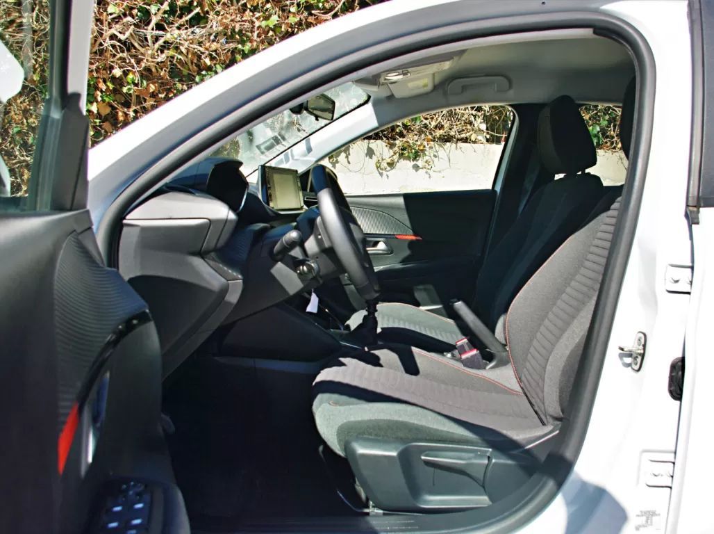 peugeot-208-2023-diesel-1499cc
