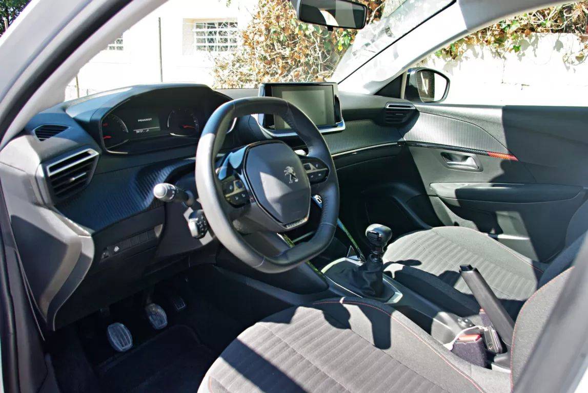 peugeot-208-2023-diesel-1499cc