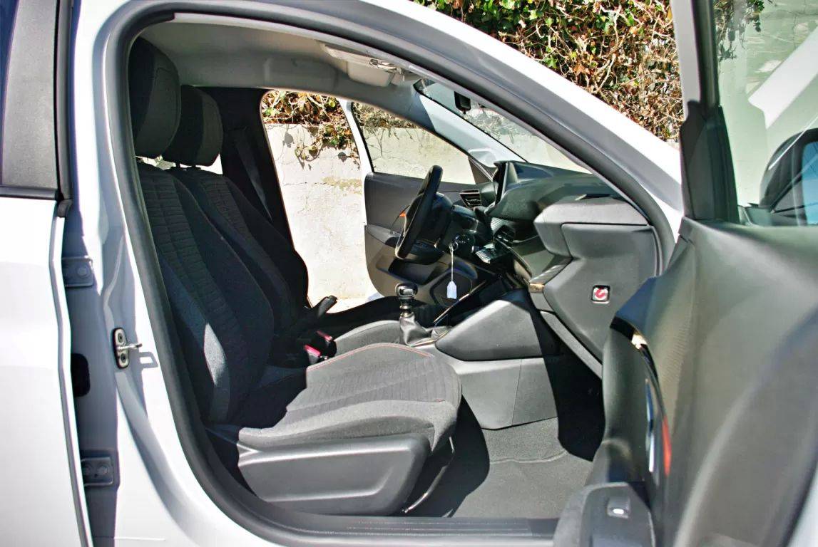 peugeot-208-2023-diesel-1499cc