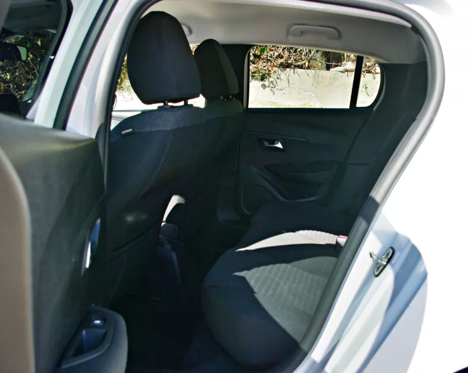 peugeot-208-2023-diesel-1499cc