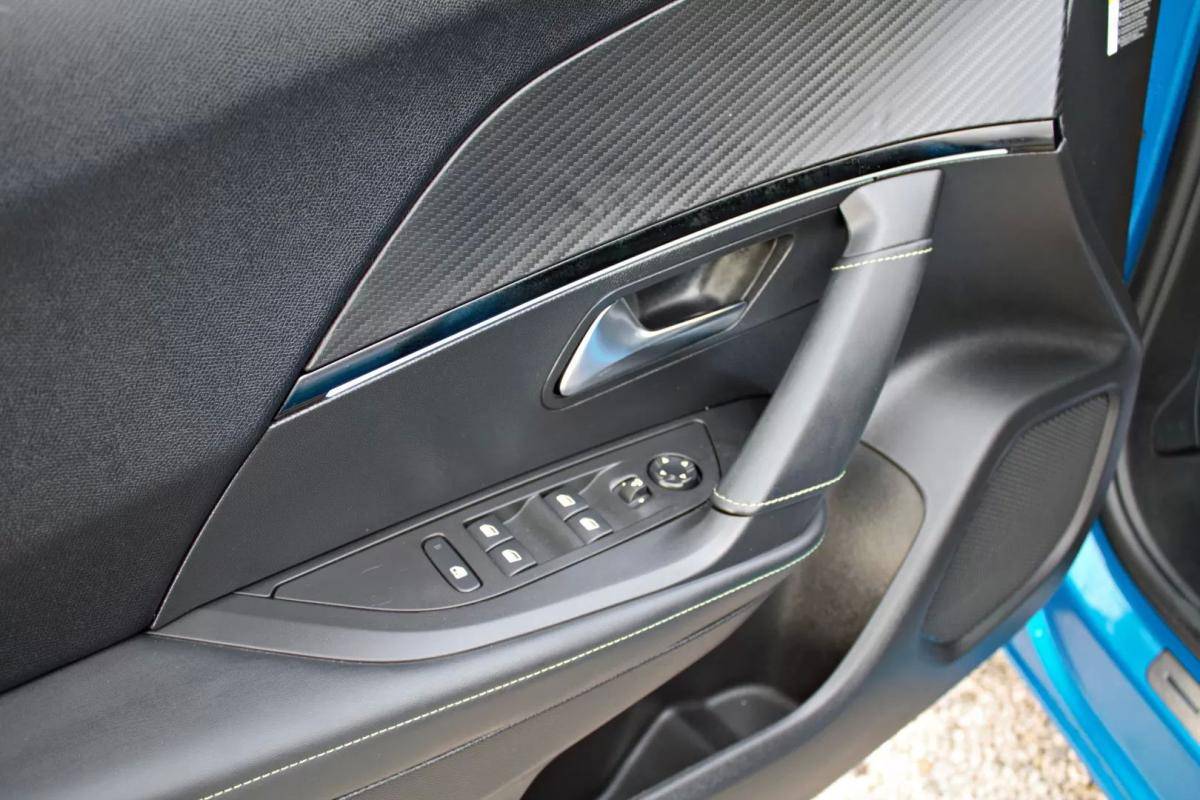peugeot-2008-2022-gasolina-1199cc