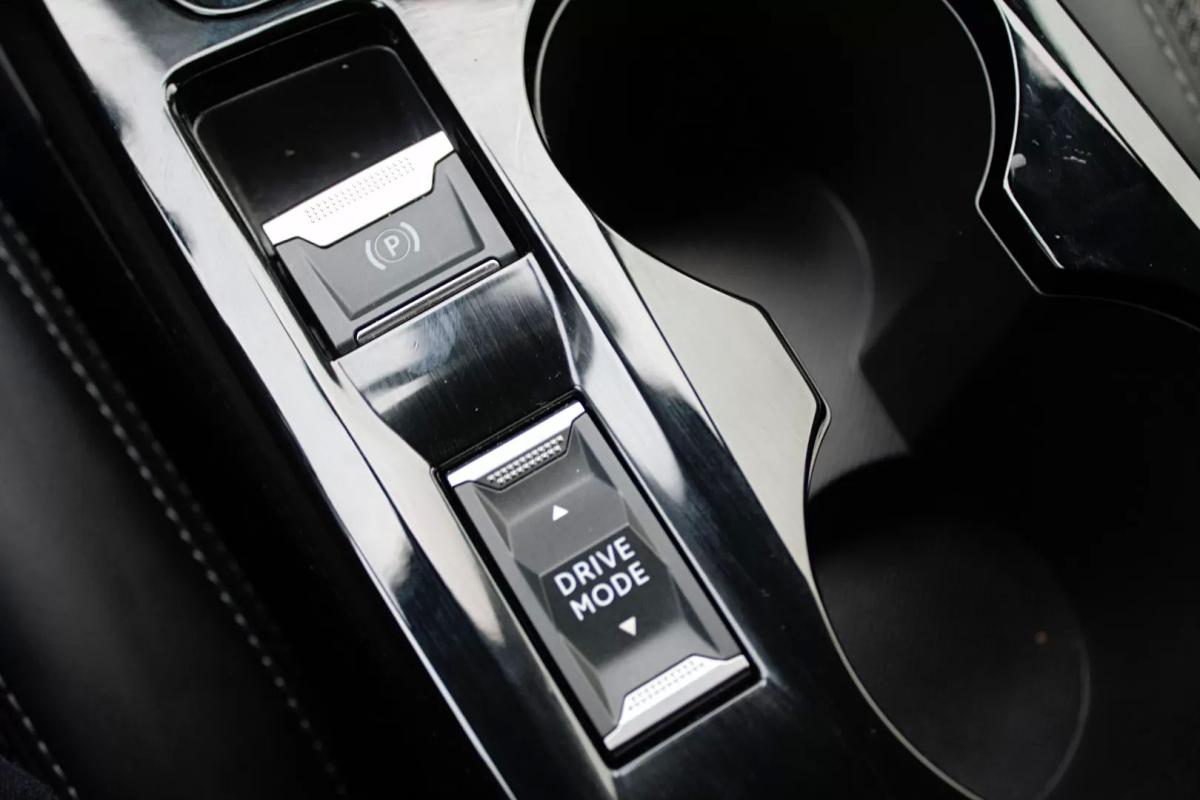 peugeot-2008-2022-gasolina-1199cc