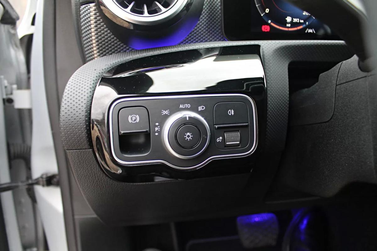 mercedes-benz-classe-a-2022-hibrido-1332cc