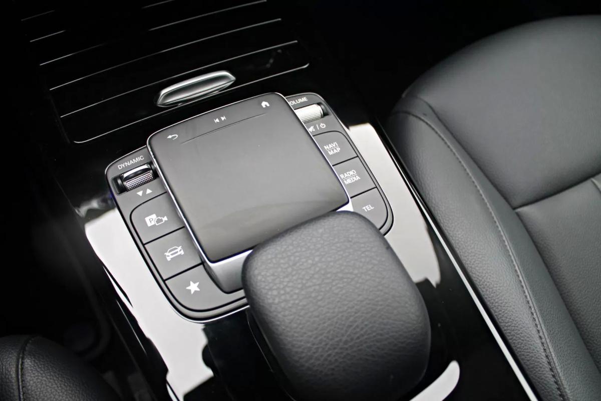 mercedes-benz-classe-a-2022-hibrido-1332cc