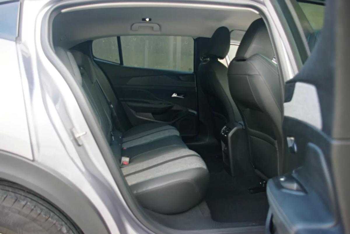 peugeot-408-2024-gasolina-1199cc