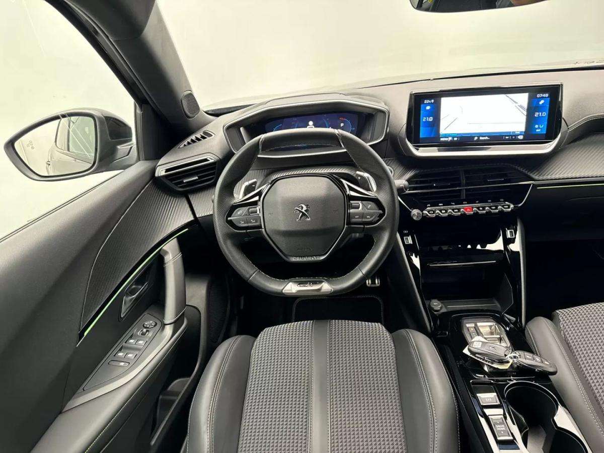 peugeot-2008-2023-gasolina-1199cc