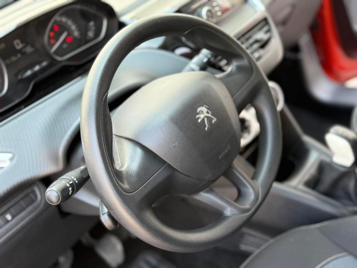 peugeot-208-2017-gasolina-1199cc
