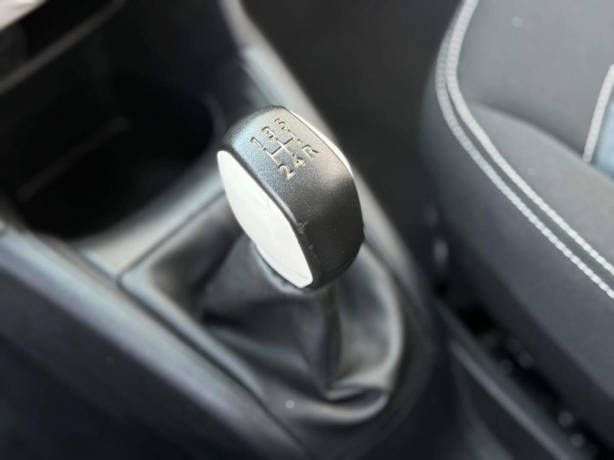 peugeot-208-2017-gasolina-1199cc