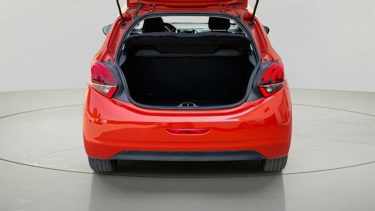 peugeot-208-2017-gasolina-1199cc