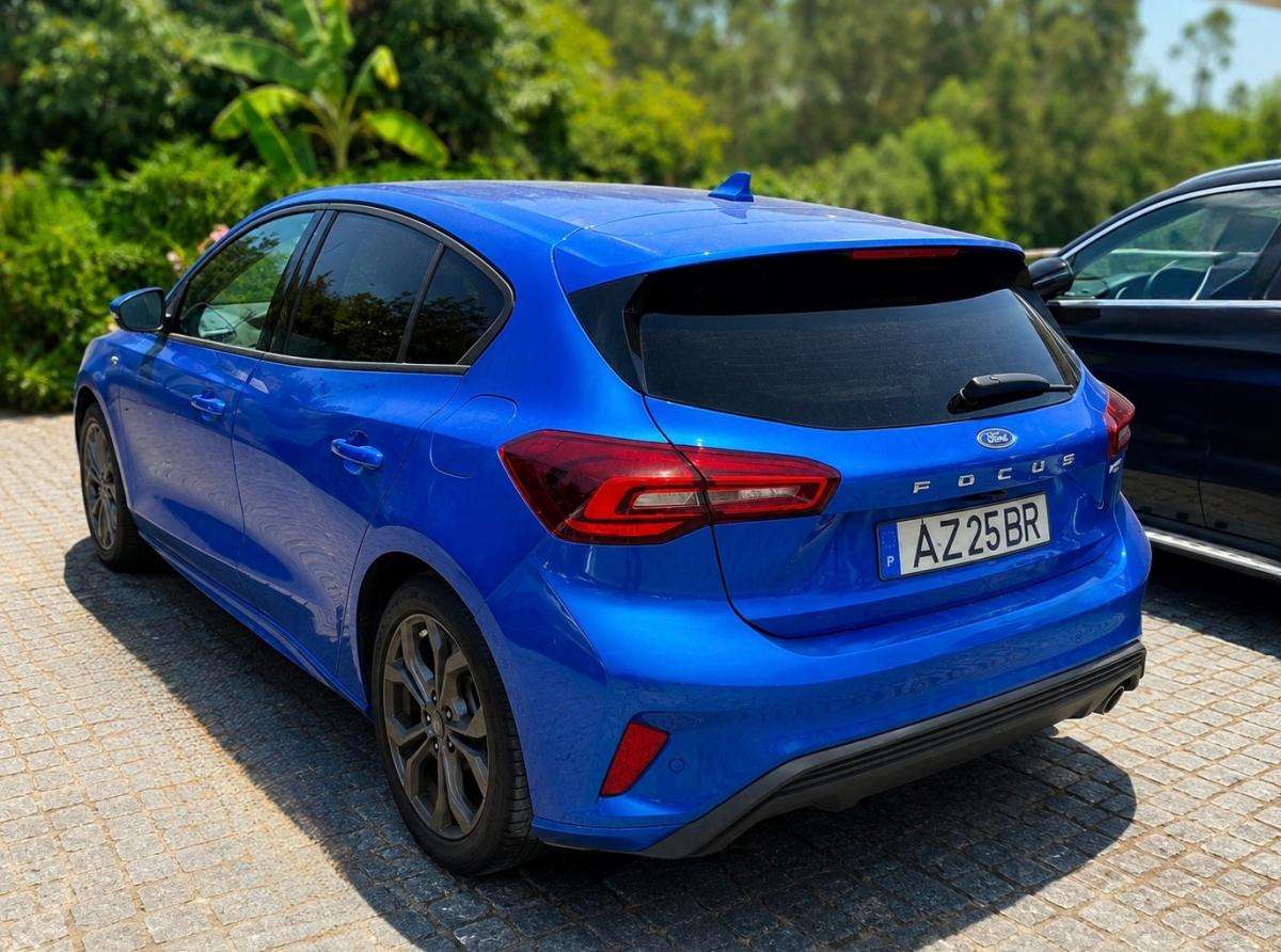 ford-focus-2023-hibrido-a-gasolina-999cc