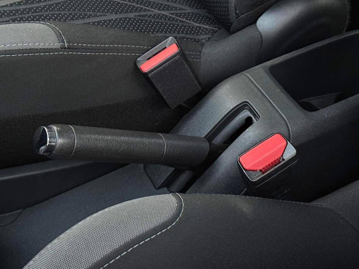 peugeot-208-2015-gasolina-999cc