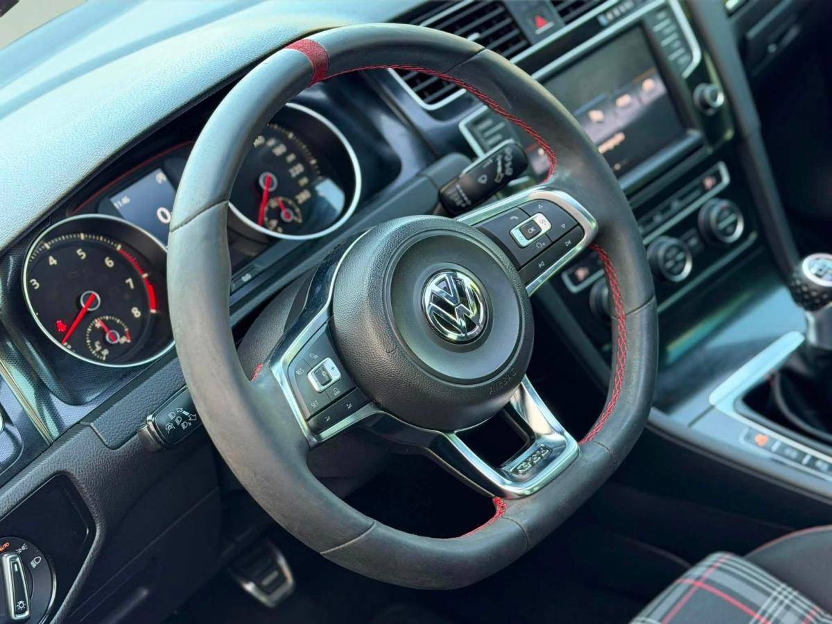 volkswagen-golf-2013-gasolina-1984cc