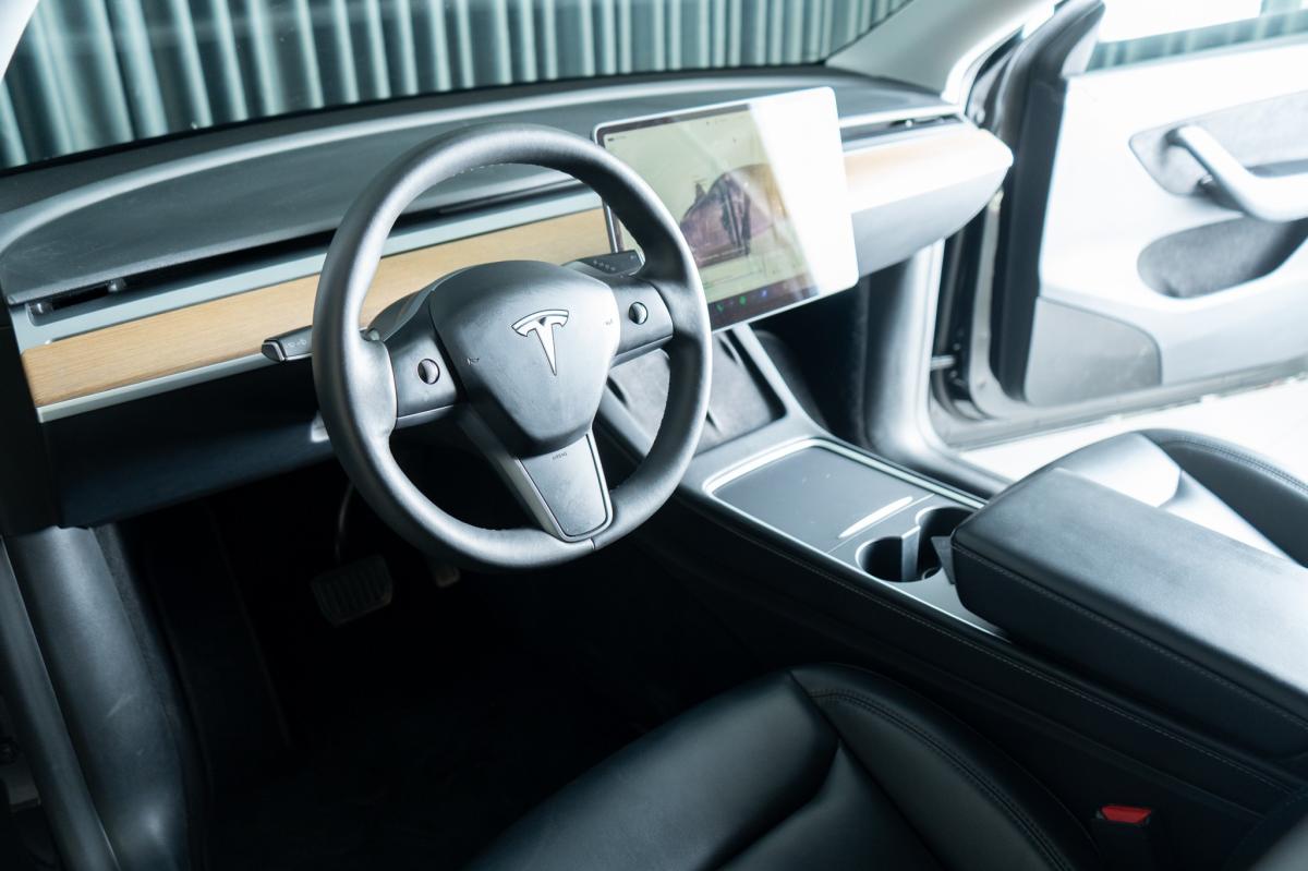 tesla-model-y-2023-eletrico-500cc