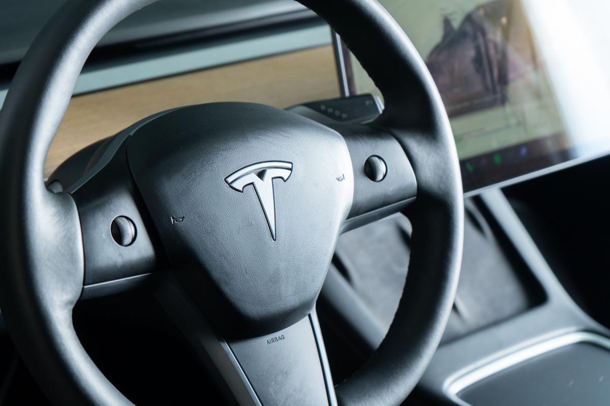 tesla-model-y-2023-eletrico-500cc