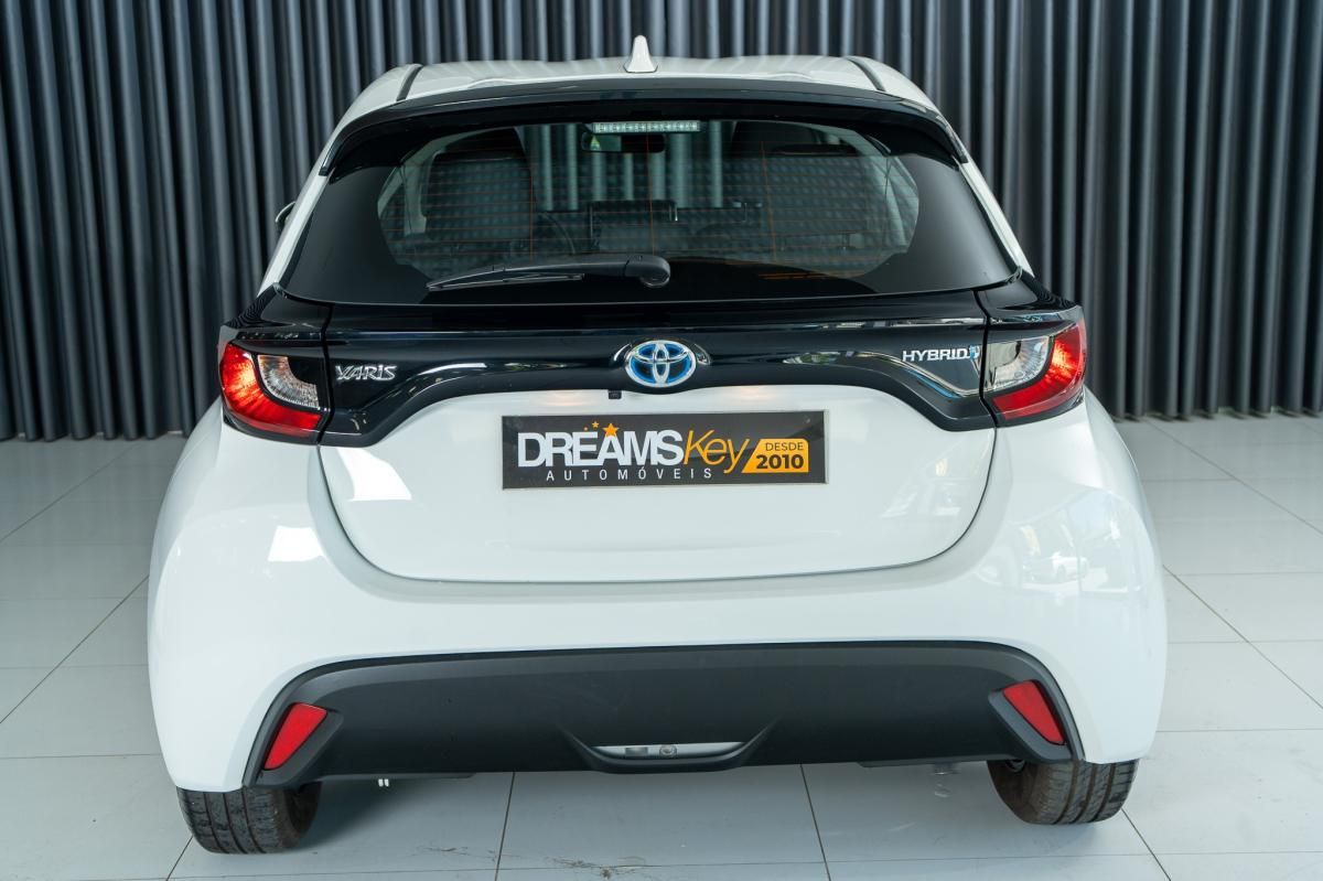 toyota-yaris-2022-hibrido-a-gasolina-1490cc